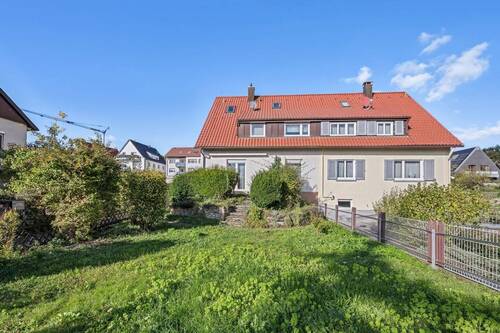 Großer Garten hinter dem Haus - 6 Zimmer Doppelhaushälfte zum Kaufen in Korntal-Münchingen