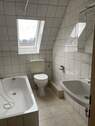 Badezimmer im Dachgeschoss - 