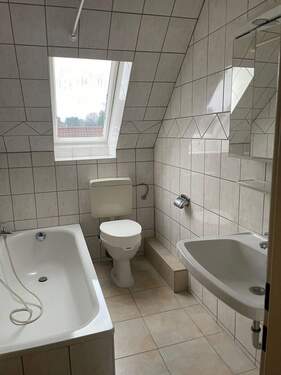 Badezimmer im Dachgeschoss - 