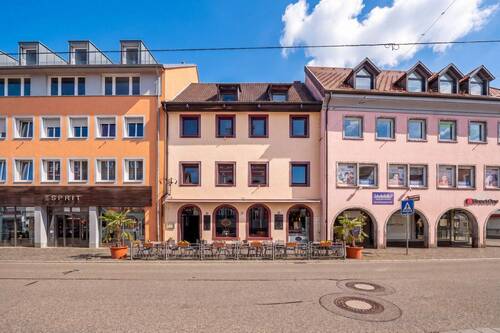 Aussenansicht_6 - Attraktives MFH mit 5 Wohneinheiten und Gewerbefläche in Citylage in 79183 Waldkirch