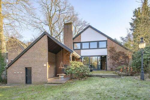 Hausansicht - Architektenhaus auf 1.500 m² in grüner Bestlage - inkl. Sanierungsfahrplan