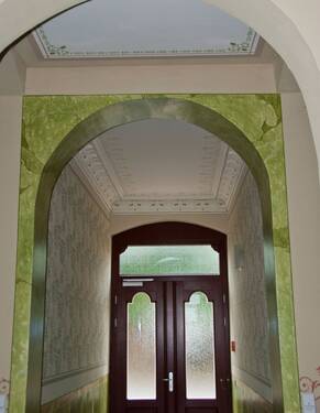 Hauseingang - 2 Zimmer Etagenwohnung zum Kaufen in Dresden