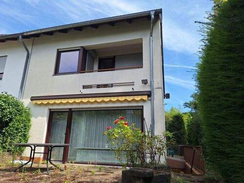 Rückansicht - Reihenendhaus in Top-Waldrandlage