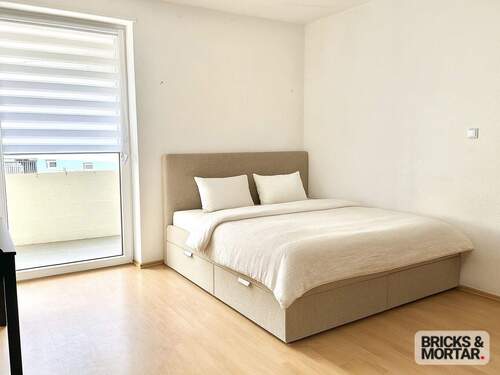 Schlafzimmer (mit KI möbliert) - 