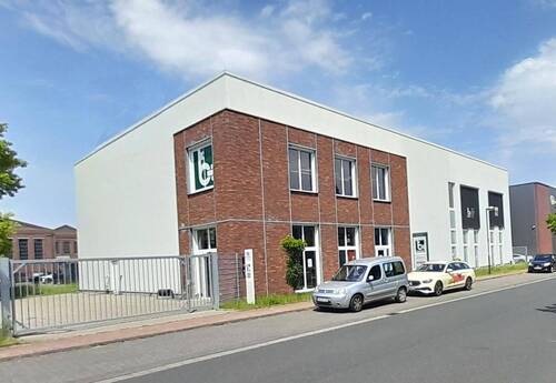 Ansicht li - Neuwertige Lager- und Ausstellungshalle mit Büroflächen und Stellplätzen Top-Gewerbelage von Willich