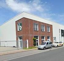 Neuwertige Lager- und Ausstellungshalle mit Büroflächen und Stellplätzen Top-Gewerbelage von Willich