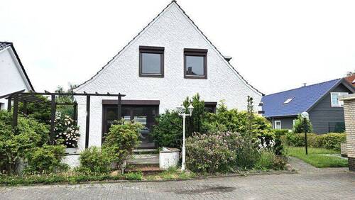 vordere Ansicht - 4 Zimmer Einfamilienhaus zum Kaufen in Delmenhorst