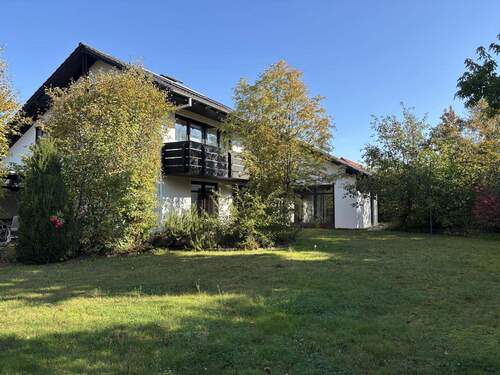 Titel - Großzügiges Einfamilienhaus mit Einliegerwohnung und vielseitigen Nutzungsmöglichkeiten