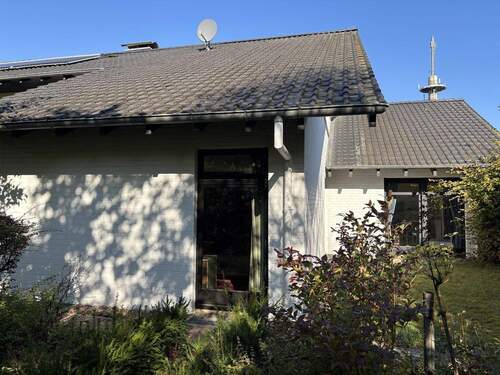 Haupthaus u. Einliegerwhg. re - 