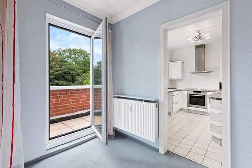 Große Diele mit Balkonzugang - Etagenwohnung mit 64,30 m&sup2; in Hamburg / Tonndorf zum Kaufen