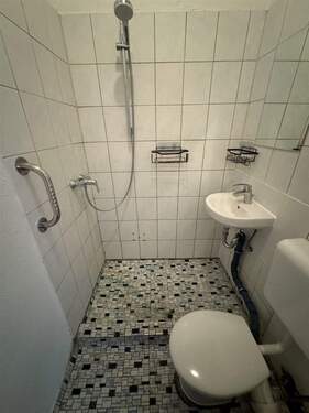 Badezimmer mit Dusche - 