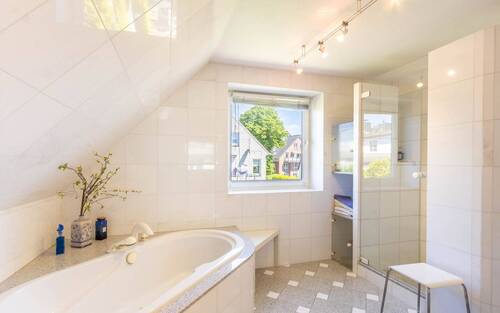 Vollbad im Obergeschoss - 