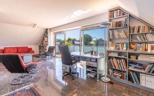 Mit angrenzendem Balkon - 