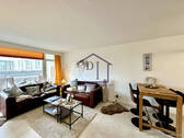 Wohnzimmer - Sofort zum Einzug bereite, moderne Wohnung mit Westloggia.