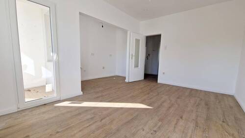 Wohnzimmer - 2 Zimmer Etagenwohnung zur Miete in Oberhausen-Styrum