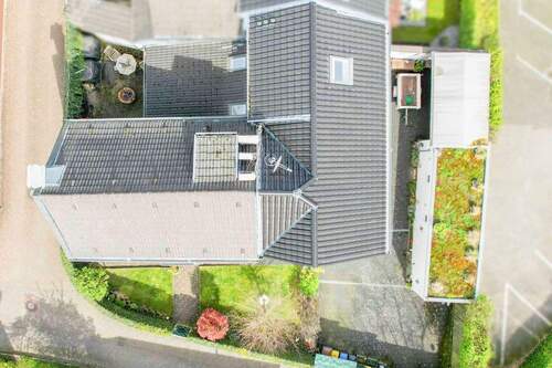 Außenansicht (oben) - 6 Zimmer Einfamilienhaus in Erkath