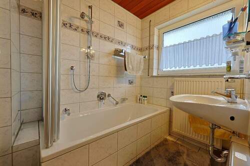 Tageslichtbad Wohnung OG - 