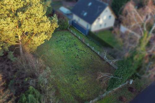 Blick von oben auf das Grundstück - 