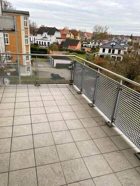 Balkon - Etagenwohnung mit 81,00 m&sup2; in Stralsund zur Miete
