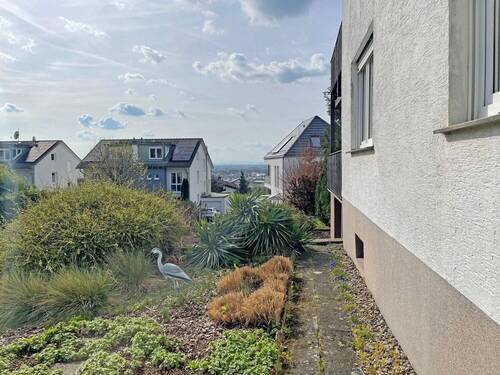 Vorgarten mit Blick in die Ebene - 