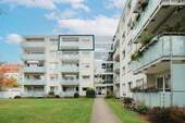 Außenansicht - 2-Zimmer-Wohnung mit Balkon, gepflegter Zustand in attraktiver Lage