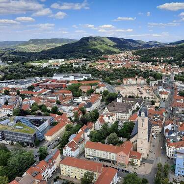 östliches Zentrum Jenas - Geräumige 1-Zimmer-Wohnung mit Balkon am Uni-Hauptgebäude