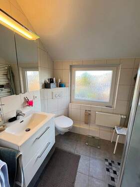 OG_Bad mit ebenerdiger Dusche (3) - 