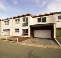 Zweifamilienhaus mit Doppelgarage, beide Wohneinheiten leerstehend, sofort zur Verfügung - Bad Lippspringe