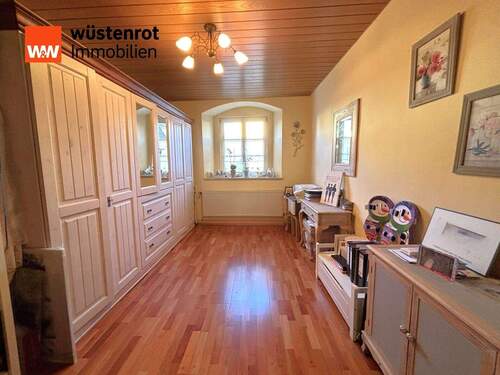 OG_Kind_Gast_Ankleide - 