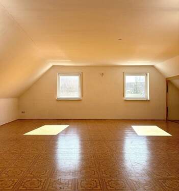 Dachgeschoss- nicht ausgebaute Fläche - 