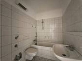 Bad mit Wanne - 