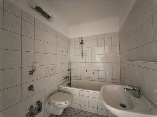 Bad mit Wanne - 