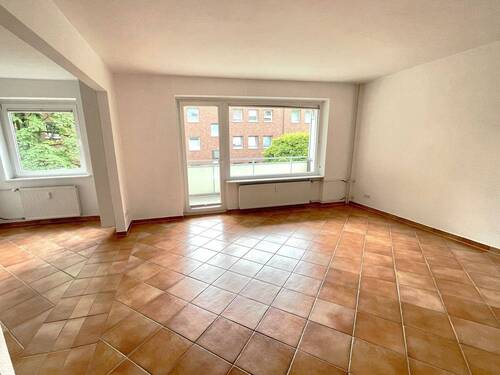 Wohnzimmer - Wohnen mit Wohlfühlcharakter! Lichtdurchflutete 2-Zimmer-Wohnung mit großem Süd-Balkon