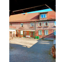 Großzügiges Mehrfamilienhaus mit Nebengelass und Entwicklungspotenzial in Stiege