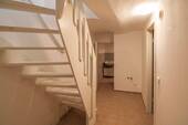 05. Treppenaufgang Wohnzimmer - Etagenwohnung mit 74,00 m² in Berlin zum Kaufen