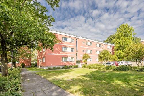 Hausansicht Eingangsseite - 3 Zimmer Etagenwohnung zum Kaufen in Berlin