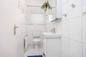 Modernes Gäste WC - 
