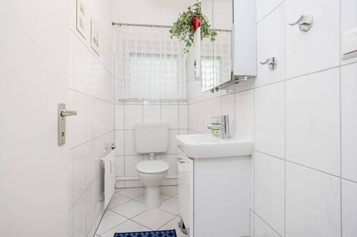 Modernes Gäste WC - 