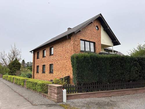 Straßenansicht - 9 Zimmer Mehrfamilienhaus, Wohnhaus zum Kaufen in Bad Oeynhausen