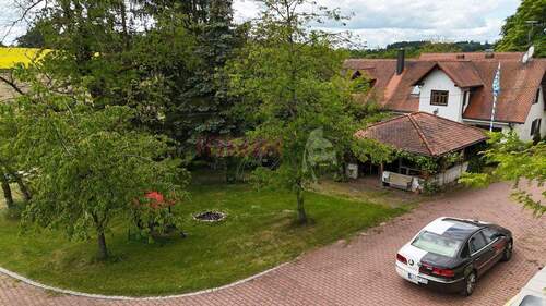 Feuerstelle und Freisitz - 1 Zimmer Mehrfamilienhaus, Wohnhaus in Mainburg