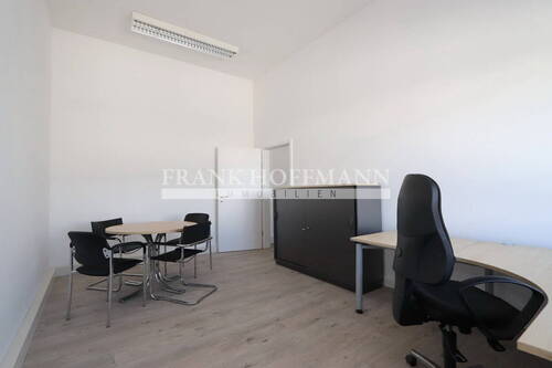 V9763 Halle 1 Büro OG - 