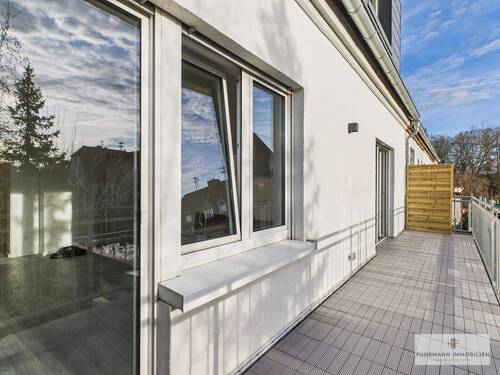 Sonniger Balkon als Erweiterung des Wohnraums - 