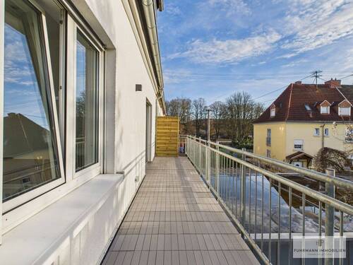 Sonniger Balkon - 