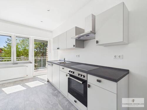 Moderne Einbauküche mit vollständiger Ausstattung - Etagenwohnung mit 98,00 m&sup2; in Saarbrücken zur Miete