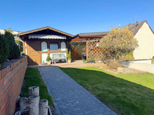 Gartenbereich mit Gartenhaus - 
