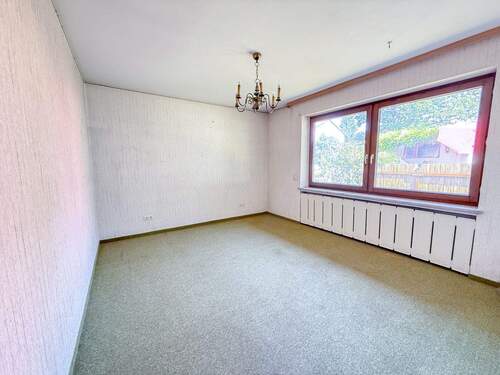 Schlafzimmer EG - 7 Zimmer Einfamilienhaus in Drößling