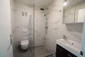 Badezimmer mit Dusche - Etagenwohnung mit 44,30 m&sup2; in Bad Pyrmont zum Kaufen