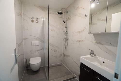 Badezimmer mit Dusche - Etagenwohnung mit 44,30 m&sup2; in Bad Pyrmont zum Kaufen