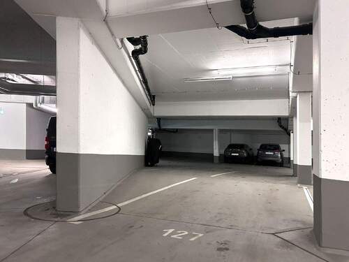 Breiter Tiefgaragen-Stellplatz - 
