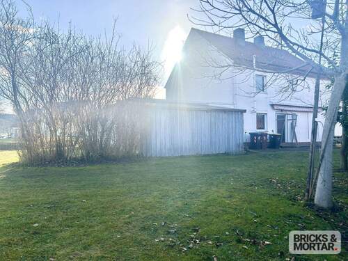 von außen/hinten - 7 Zimmer Einfamilienhaus in Dinkelscherben / Ried